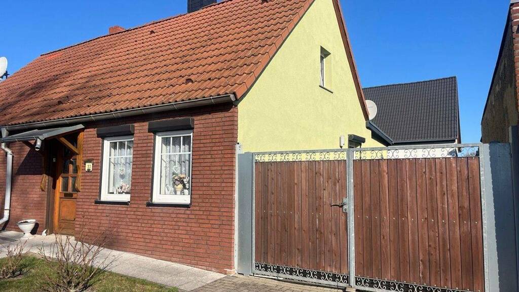 Doppelhaushälfte zum Kauf 155.000 € 2 Zimmer 80 m² 663 m² Grundstück Chausseestraße Uenglingen Stendal 39576