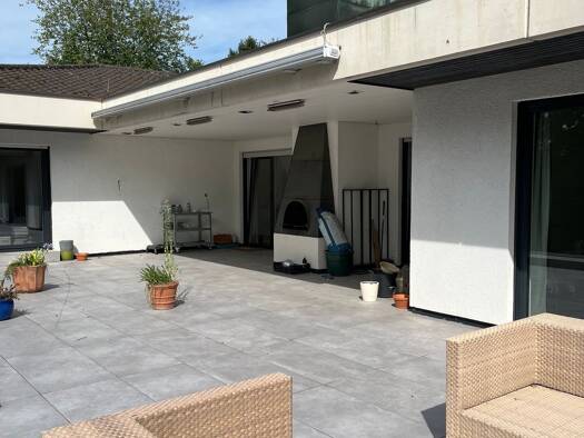 Einfamilienhaus zum Kauf 1.850.000 € 2.334 m² Grundstück Lappersdorf 93138