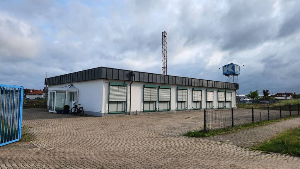 Büro zur Miete 2.000 € 12 Zimmer 323,2 m² Bürofläche Heinrich Seidel Straße 2 Waren Waren (Müritz) 17192