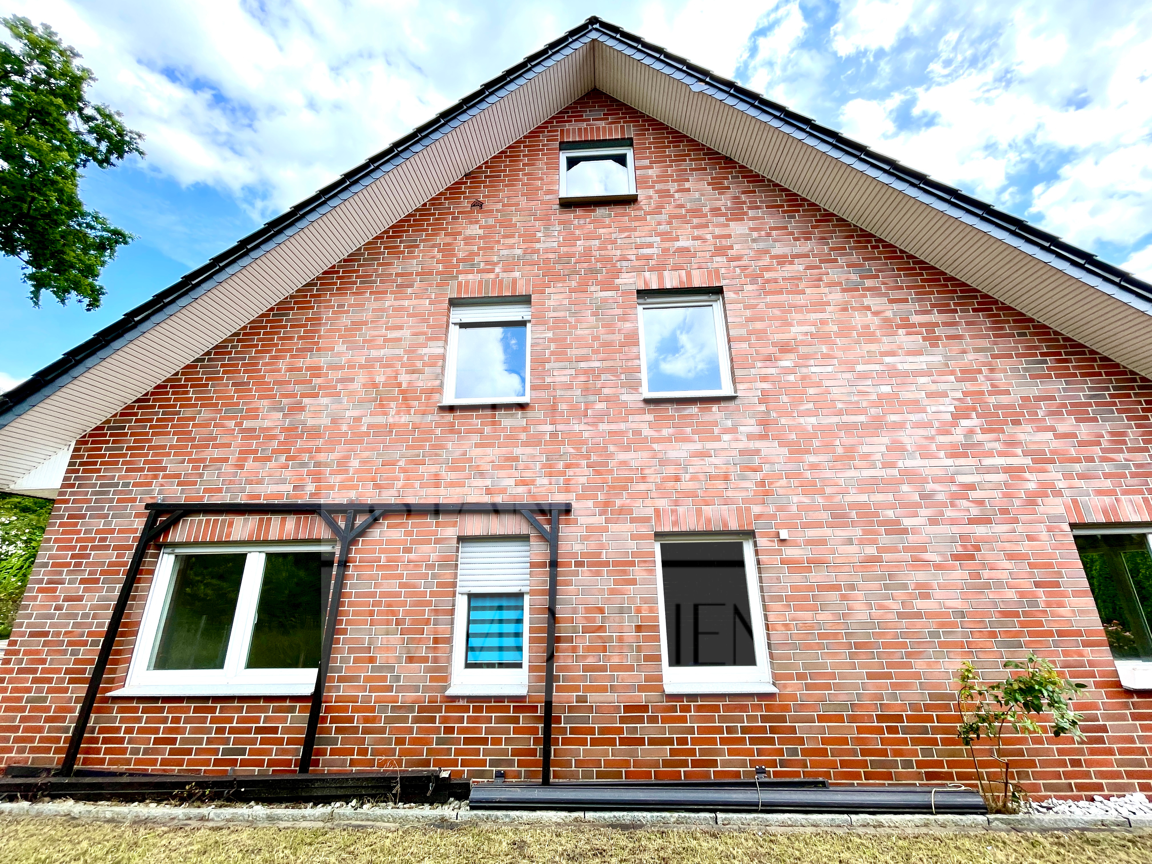 Mehrfamilienhaus zum Kauf 549.999 € 9 Zimmer 261 m²<br/>Wohnfläche 760 m²<br/>Grundstück ab sofort<br/>Verfügbarkeit Riemsloh Melle 49328