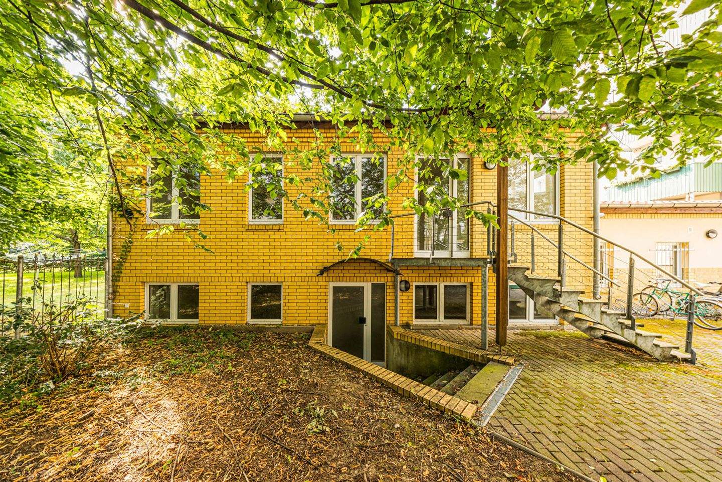 Property thumbnail 2