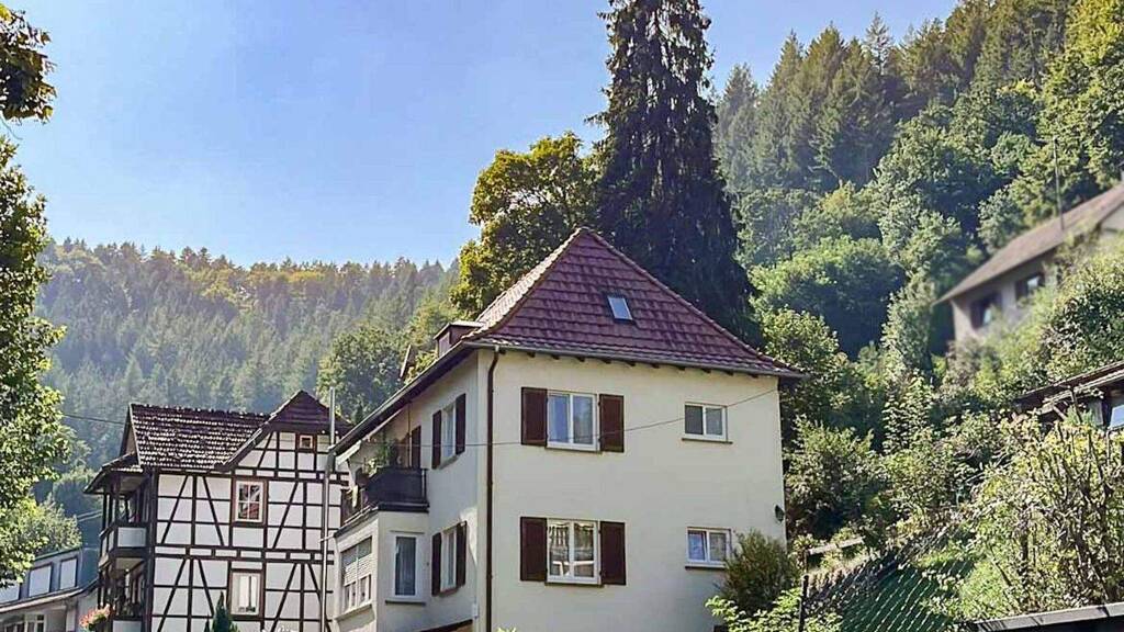 Einfamilienhaus zum Kauf 329.000 € 7 Zimmer 180,3 m² 438 m² Grundstück Calw 75365
