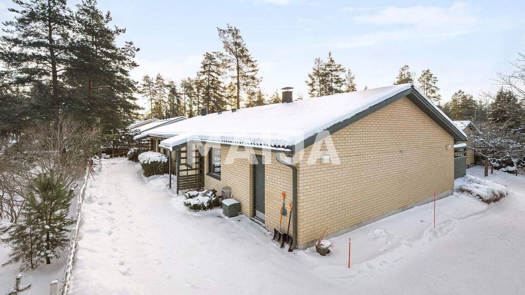 Doppelhaushälfte zum Kauf 378.000 € 4 Zimmer 111,5 m² 5.050 m² Grundstück Taavinharju 12 Espoo 02180