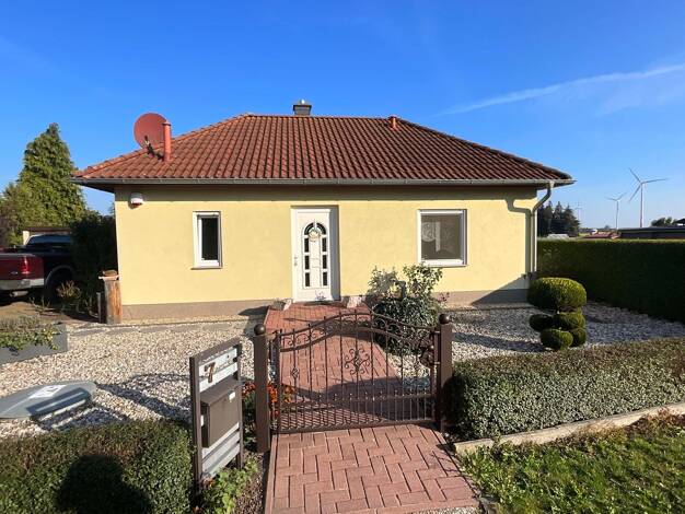 Bungalow zum Kauf 199.750 € 3 Zimmer 75,5 m² 600 m² Grundstück frei ab sofort Lieskau Lichterfeld-Schacksdorf 03238