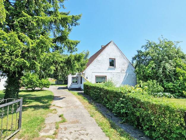 Einfamilienhaus zum Kauf 175.000 € 5 Zimmer 120 m² 6.130 m² Grundstück frei ab sofort Zarnekow Karlsburg 17495