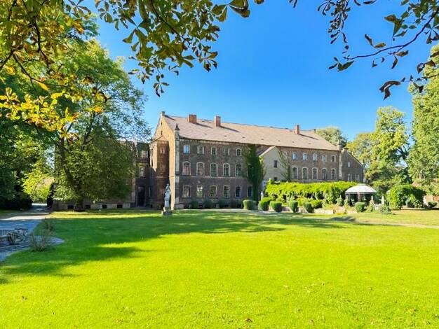 Villa zum Kauf 2.800.000 € 75 Zimmer 2.296 m² 23.836 m² Grundstück Reichenbach Reichenbach 02894