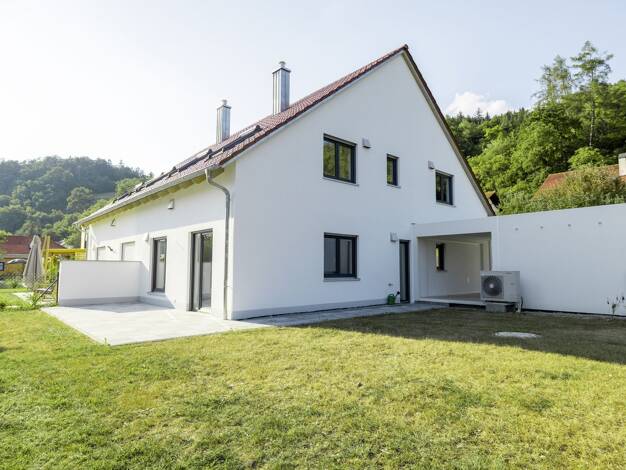 Doppelhaushälfte zur Miete 1.750 € 6 Zimmer 132 m² 381 m² Grundstück frei ab 01.11.2026 Am Unteren Weinberg 26 Oberndorf Bad Abbach 93077