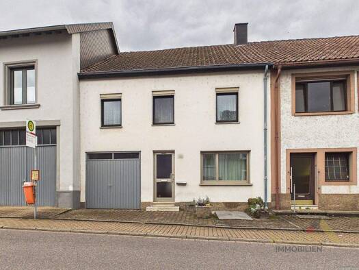 Reihenmittelhaus zum Kauf 95.000 € 9 Zimmer 152,8 m² 473 m² Grundstück Beaumarais Saarlouis / Beaumarais 66740