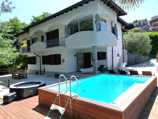 Villa zum Kauf 1.200.000 € 10 Zimmer 250 m² 920 m² Grundstück frei ab sofort Stresa Magognino