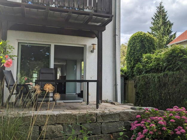 Doppelhaushälfte zur Miete 2.200 € 5 Zimmer 145 m² 200 m² Grundstück frei ab 01.09.2025 Frankfurt am Main OT Nieder-Erlenbach 60437