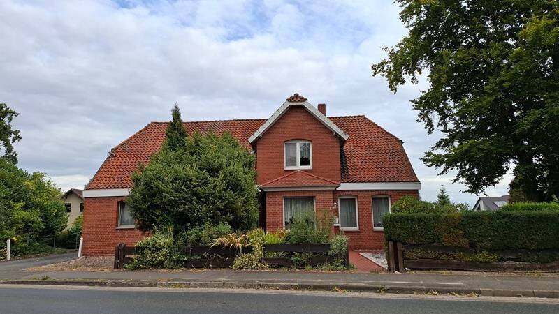 Immobilie in Neustadt am Rübenberge - Historisches Anwesen mit Scheune & Ausbaupotenzial in 31535 Helstorf - Bild 0