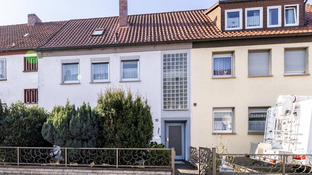 Reihenmittelhaus zum Kauf 279.990 € 4 Zimmer 115 m² 220 m² Grundstück frei ab sofort Pfarrer-Sixt-Straße 10 Sennfeld 97526