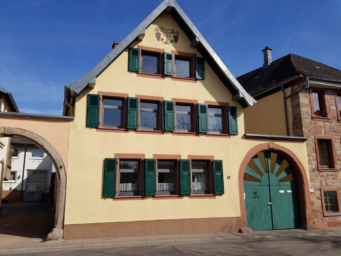 Mehrfamilienhaus zum Kauf 749.000 € 9 Zimmer 340 m²<br/>Wohnfläche 650 m²<br/>Grundstück Edenkoben 67480