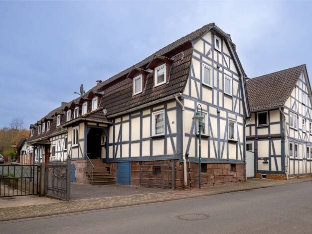 Mehrfamilienhaus zum Kauf 145.000 € 9 Zimmer 220 m² 897 m² Grundstück Harmuthsachsen Waldkappel 37284