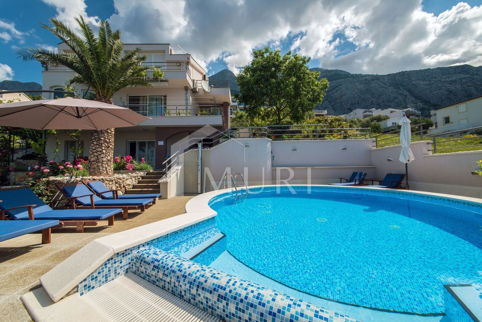 Haus zum Kauf 1.499.000 € 7 Zimmer 385 m²<br/>Wohnfläche Makarska center