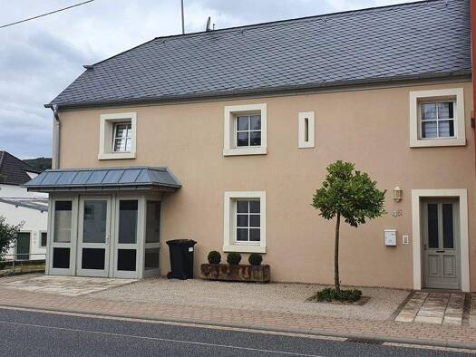 Wohn- und Geschäftshaus zur Miete provisionsfrei 450 € 1 Zimmer 57 m² Bürofläche Europastraße 46 A Wolsfeld 54636