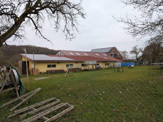Mehrfamilienhaus zum Kauf 550.000 € 9 Zimmer 420 m² 7.346 m² Grundstück frei ab 01.01.2026 Niederstetten 97996