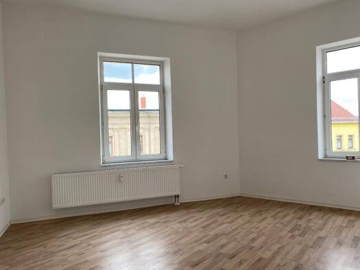 Wohnung zur Miete 555 € 3 Zimmer 85 m² Bahnhofstr. 25 Borna 04552