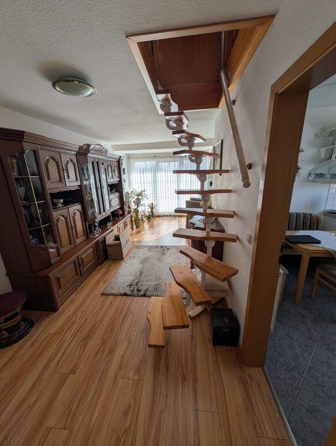 Immobilie in Lambrechtshagen - Dachgeschosswohnung mit ausgebautem Spitzboden, Südbalkon & Carport – gepflegte Wohnanlage - Bild 1