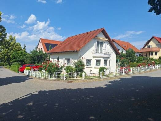 Haus zum Kauf 295.000 € 3 Zimmer 102 m² 349 m² Grundstück Heidenau 01809