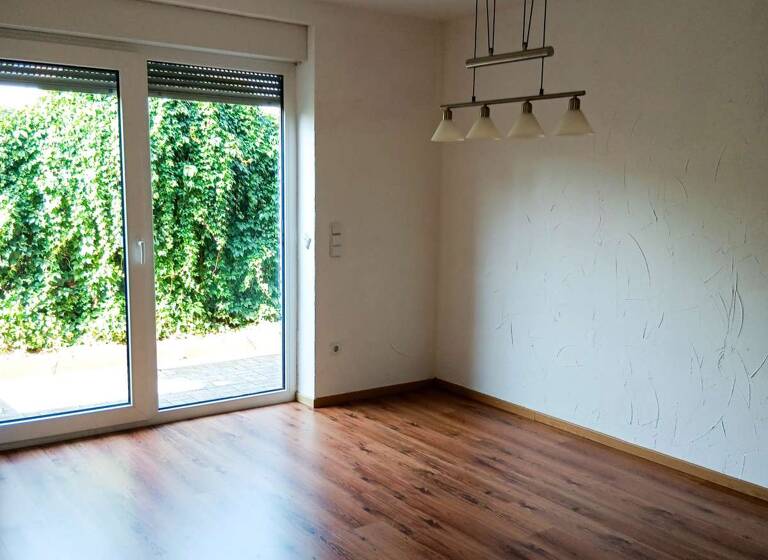 Wohnung zum Kauf 89.000 € 2 Zimmer 75 m²<br/>Wohnfläche Burgwerben Weißenfels / Burgwerben 06667