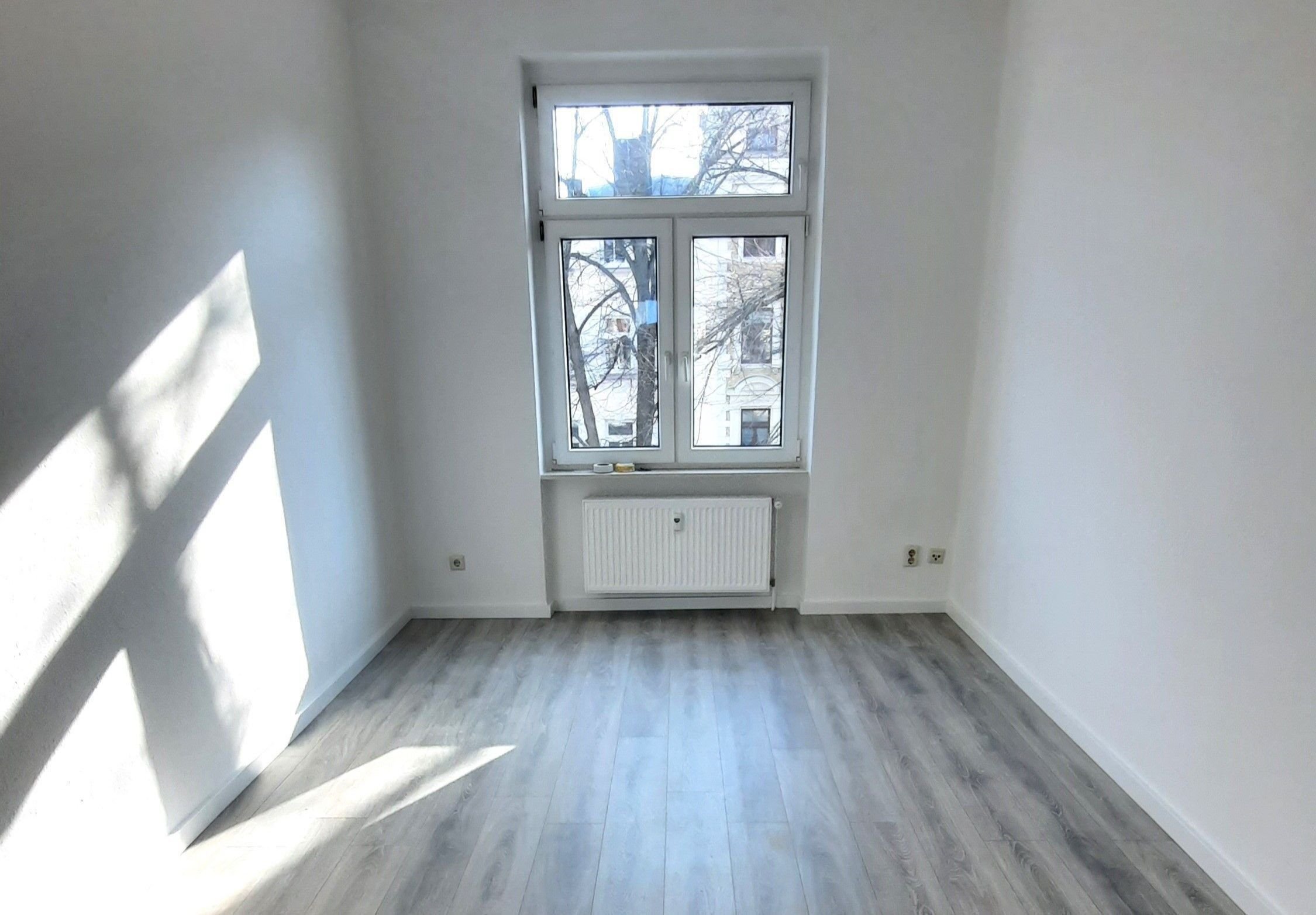 Wohnung zur Miete 504 € 3 Zimmer 84 m²<br/>Wohnfläche 2.<br/>Geschoss ab sofort<br/>Verfügbarkeit Fichtestr. 38 Fichtestraße / Ambrosiusplatz Magdeburg 39112