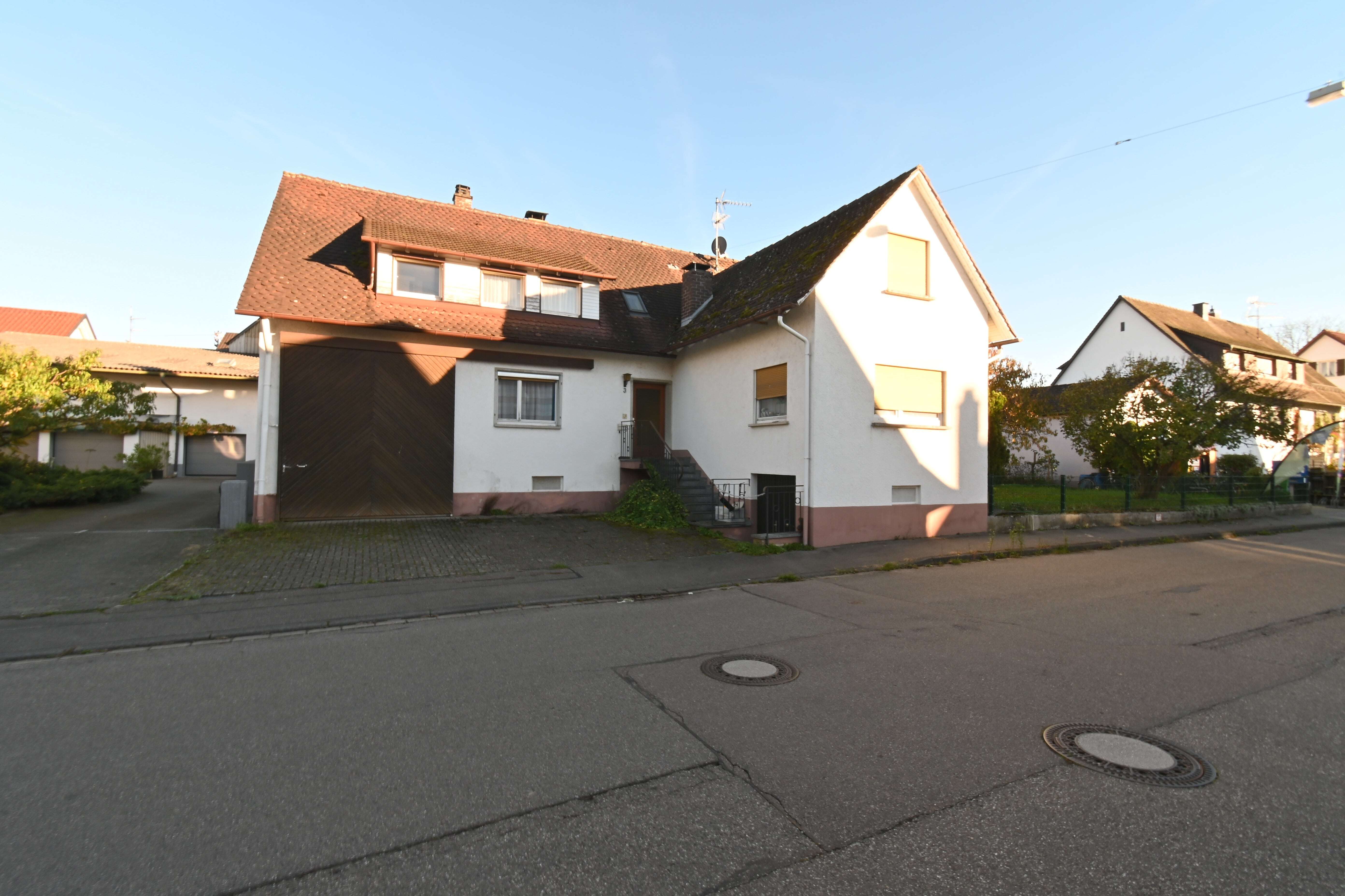 Mehrfamilienhaus zum Kauf 749.000 € 6 Zimmer 200 m²<br/>Wohnfläche 1.256 m²<br/>Grundstück ab sofort<br/>Verfügbarkeit Kollmarsreute Emmendingen 79312