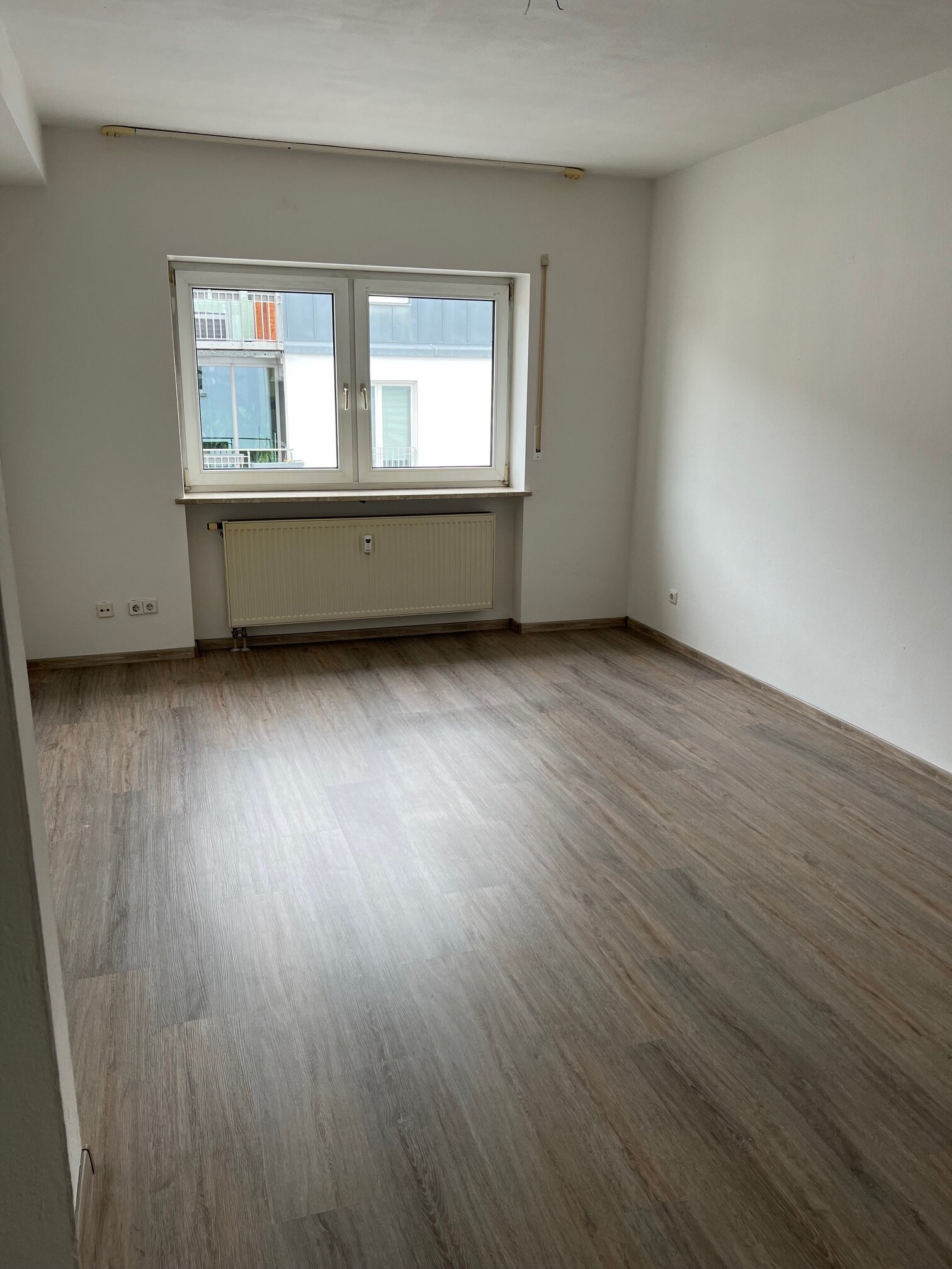 Wohnung zur Miete 450 € 2 Zimmer 42 m²<br/>Wohnfläche 3.<br/>Geschoss ab sofort<br/>Verfügbarkeit Scheibe Weiden in der Oberpfalz 92637