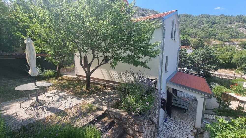 Mehrfamilienhaus zum Kauf 370.000 € 14 Zimmer 162 m²<br/>Wohnfläche 1.032 m²<br/>Grundstück Senj 53270