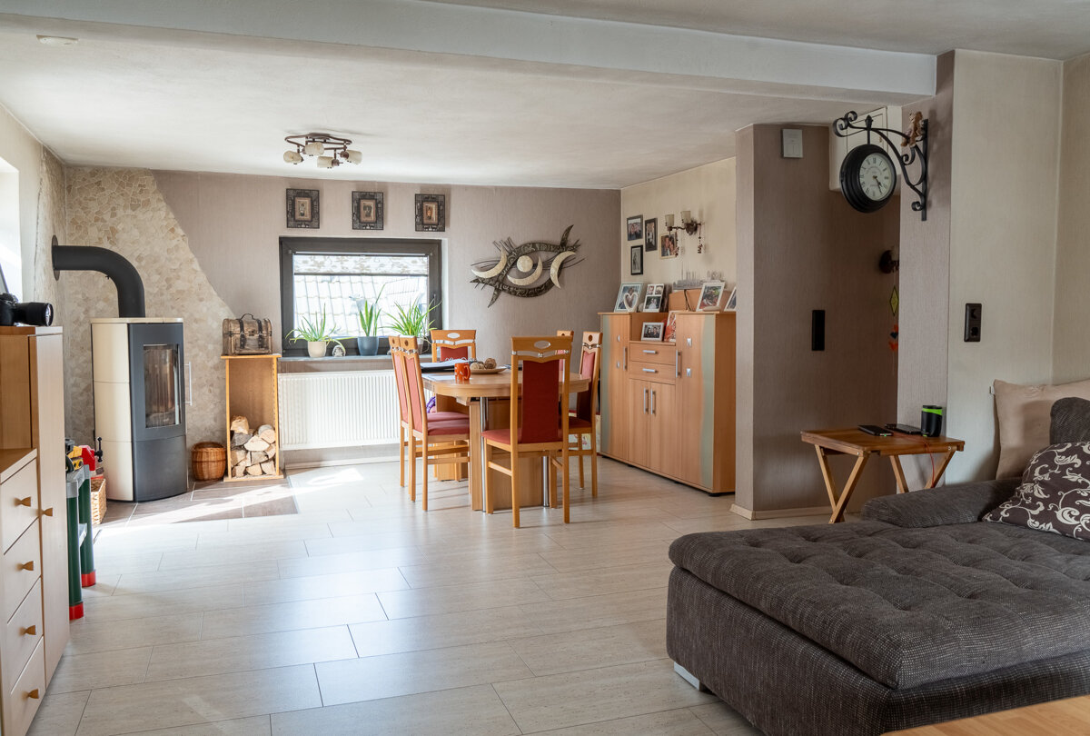 Mehrfamilienhaus zum Kauf 279.000 € 7 Zimmer 162 m²<br/>Wohnfläche 377 m²<br/>Grundstück Dautenbachstraße 2 Oberkaufungen Kaufungen / Oberkaufungen 34260