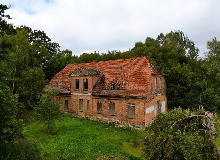 Haus zum Kauf 89.000 € 15 Zimmer 500 m²<br/>Wohnfläche 10.200 m²<br/>Grundstück ab sofort<br/>Verfügbarkeit Karl-Liebknecht-Str. 33 Karow Plau am See 19395