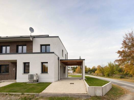 Doppelhaushälfte zur Miete 1.600 € 5 Zimmer 152 m² 400 m² Grundstück Bayreuther Str. 2 Weferlingen 39356