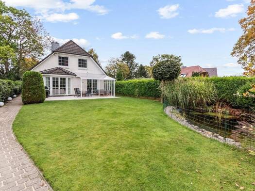 Einfamilienhaus zur Miete 3.390 € 4 Zimmer 172 m² 857 m² Grundstück frei ab 01.02.2026 Niendorf Hamburg 22453