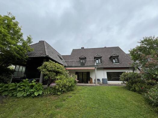 Einfamilienhaus zur Miete 2.200 € 7 Zimmer 295 m² 2.398 m² Grundstück frei ab sofort Lerchenfeld Weiden 92637