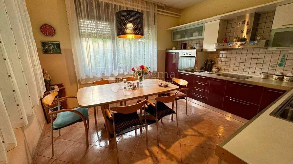 Haus zum Kauf 195.000 € 8 Zimmer 302 m² Martinska Ves