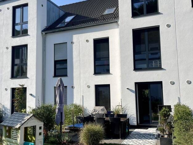 Reihenmittelhaus zum Kauf provisionsfrei 699.000 € 5,5 Zimmer 183 m² 126,1 m² Grundstück Sinzing 93161