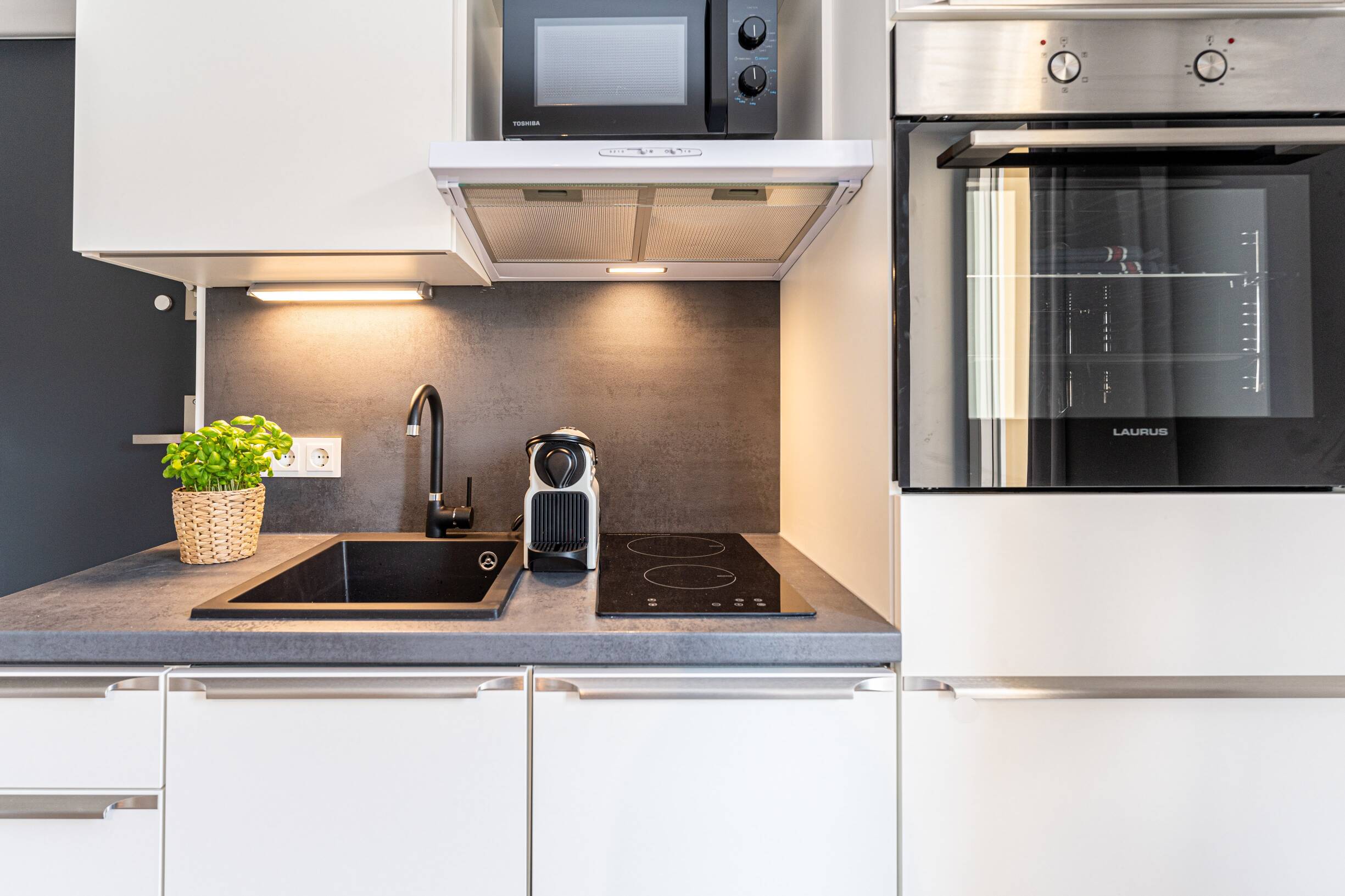 First occupancy: completely renovated studio apartment with garden in a new building in Berlin – Berlin – Vorschaubild 9