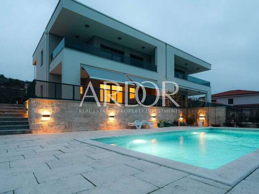 Doppelhaushälfte zur Miete 3.500 € 4 Zimmer 260 m² Grundstück Kostrena 51221