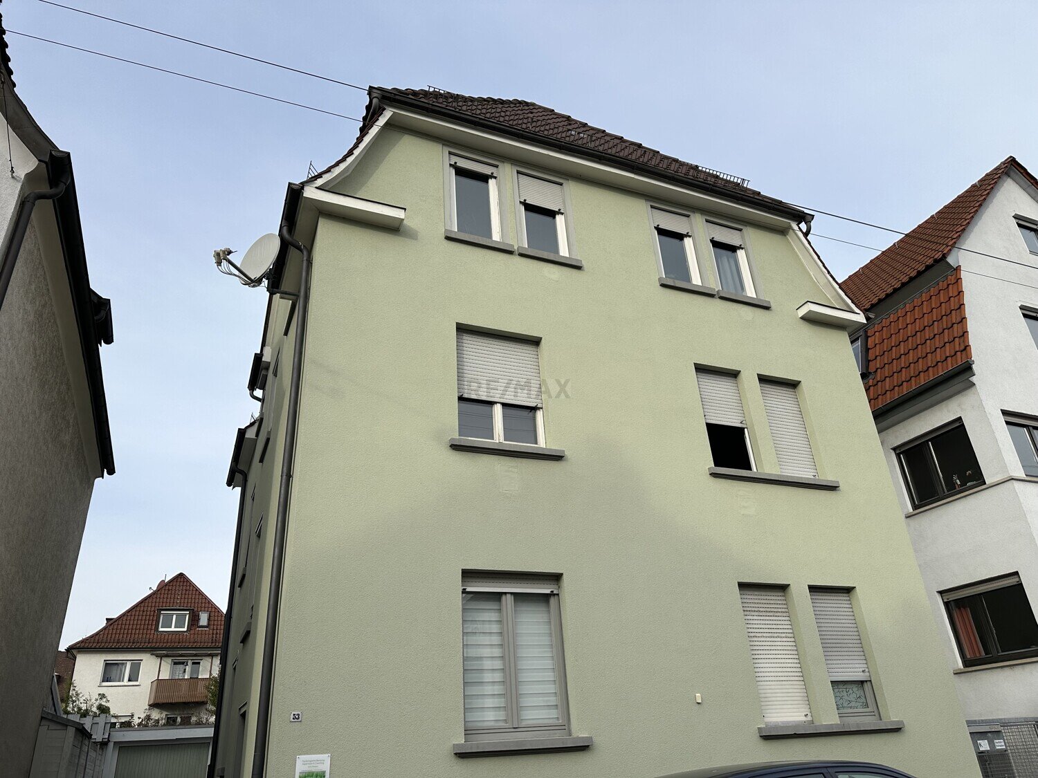 Mehrfamilienhaus zum Kauf 1.249.000 € 9 Zimmer 207,5 m²<br/>Wohnfläche 406 m²<br/>Grundstück Zuffenhausen - Mitte Stuttgart 70435