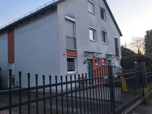 Doppelhaushälfte zur Miete 2.400 € 5 Zimmer 116 m² 250 m² Grundstück frei ab sofort Benatzkyweg Rudow Neukölln 12355