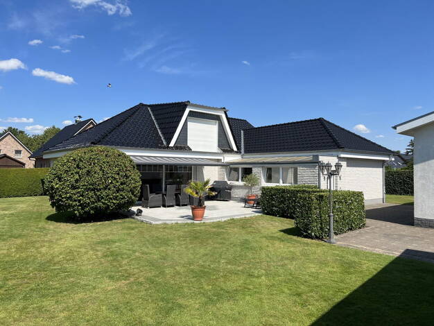 Einfamilienhaus zum Kauf provisionsfrei 749.000 € 7,5 Zimmer 267 m² 1.288 m² Grundstück Barmstedt 25355