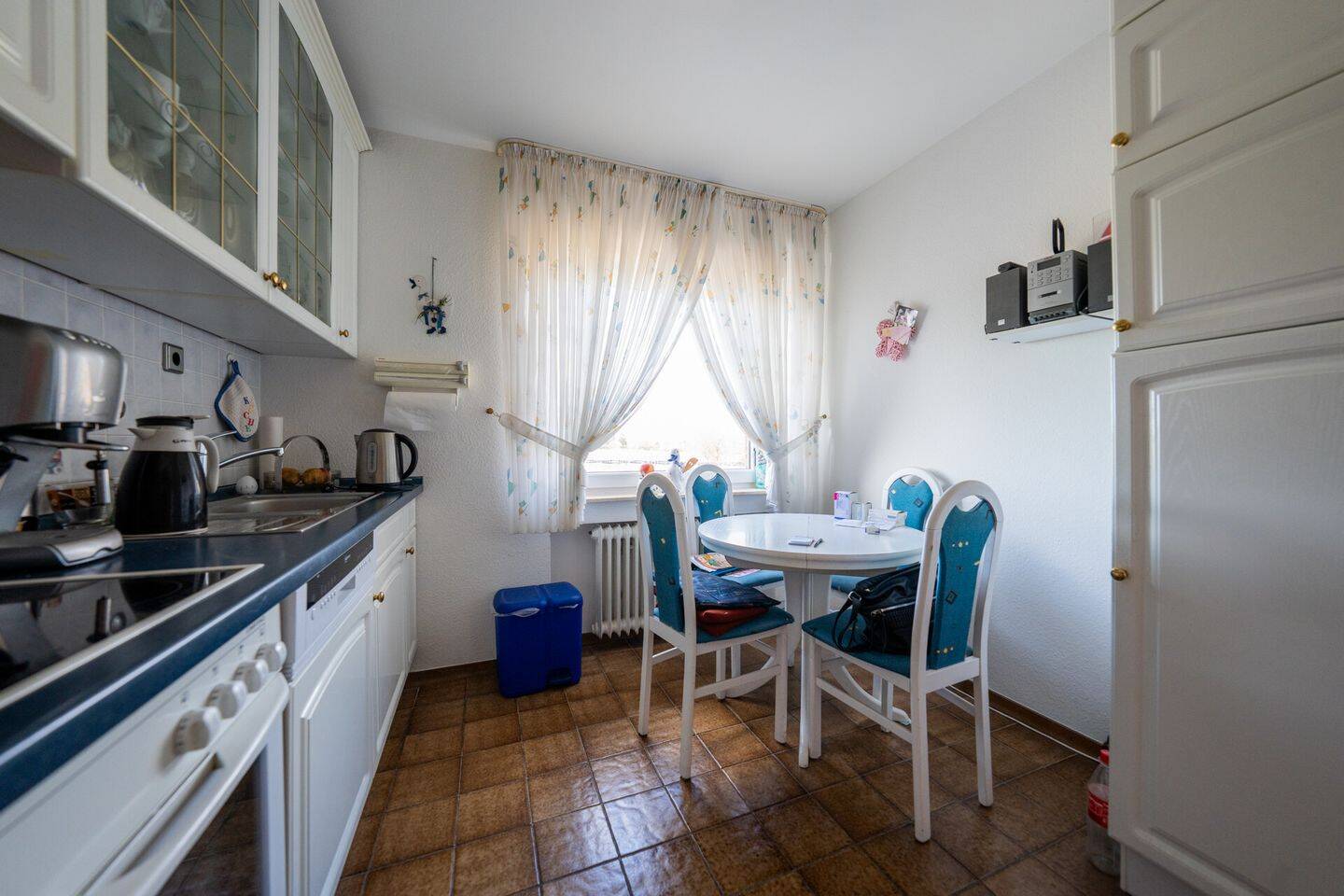 Immobilie in Jüchen - Ruhiges Wohnglück: 80m² mit Garage & doppeltem Balkonzugang in kleiner 4er-Einheit - Bild 2