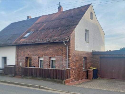 Doppelhaushälfte zum Kauf 82.000 € 2 Zimmer 70 m² 202 m² Grundstück Mistelbach 95511