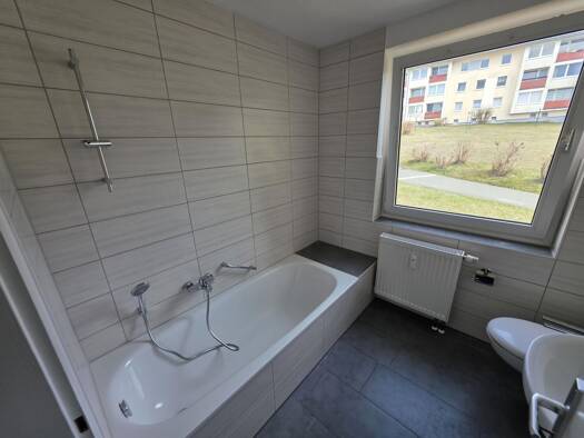 Wohnung zur Miete 353 € 3 Zimmer 70,7 m² frei ab 01.05.2026 Schlesienstr. 8 Gefrees 95482