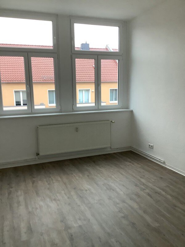 Wohnung zur Miete 602 € 3 Zimmer 90,6 m²<br/>Wohnfläche 2.<br/>Geschoss 29.11.2024<br/>Verfügbarkeit Ganghoferstr. 5 Olvenstedter Platz Magdeburg 39108