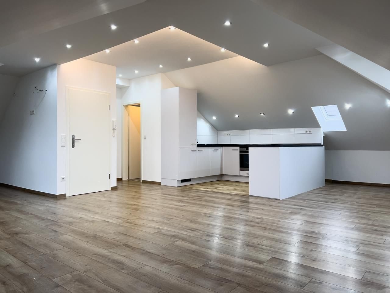 Loft zur Miete 550 € 1 Zimmer 69 m²<br/>Wohnfläche 3.<br/>Geschoss ab sofort<br/>Verfügbarkeit Schlagbaum Solingen 42651