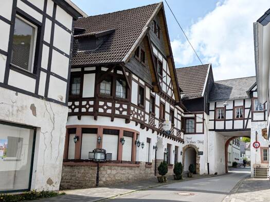 Hotel zum Kauf 300.000 € 20 Zimmer 1.974 m² Grundstück Blankenheim 53945