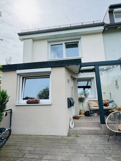Haus zum Kauf 449.000 € 5 Zimmer 111 m² 322 m² Grundstück Hasseldieksdamm Bezirk 2 Kiel 24109