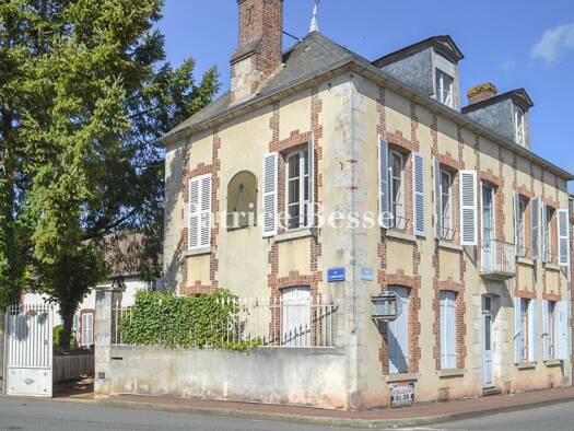 Einfamilienhaus zum Kauf 385.000 € 13 Zimmer 320 m² 5.320 m² Grundstück Courtenay 45320
