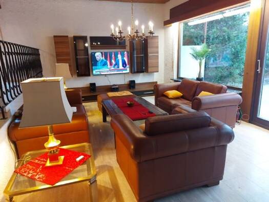 Haus zur Miete Wohnen auf Zeit 4.000 € 8 Zimmer 250 m² frei ab 01.01.2026 Haydnstraße Großgartach Leingarten 74211